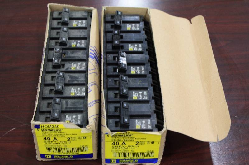 lot 67 image: 40 Amp 2 Pole Breakers - New