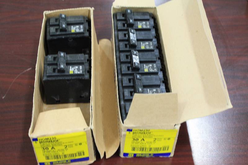 lot 68 image: 30 Amp 2 Pole Breakers - New