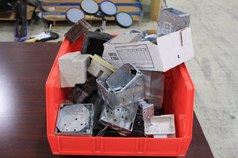 lot 88 image: Assortment of Boxes