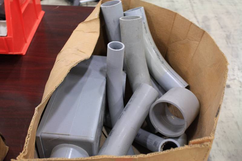 lot 90 image: 2.5 Conduit Body with Assorted Elbows