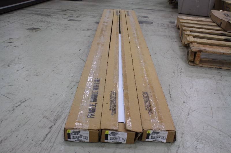 lot 96 image: 8ft Strip Lighting 2LT 32W TANDEM STRIP  3 QTY NEW