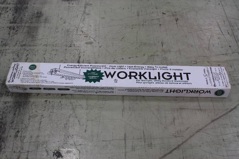 lot 98 image: Fluorescent Work Light 4ft - New