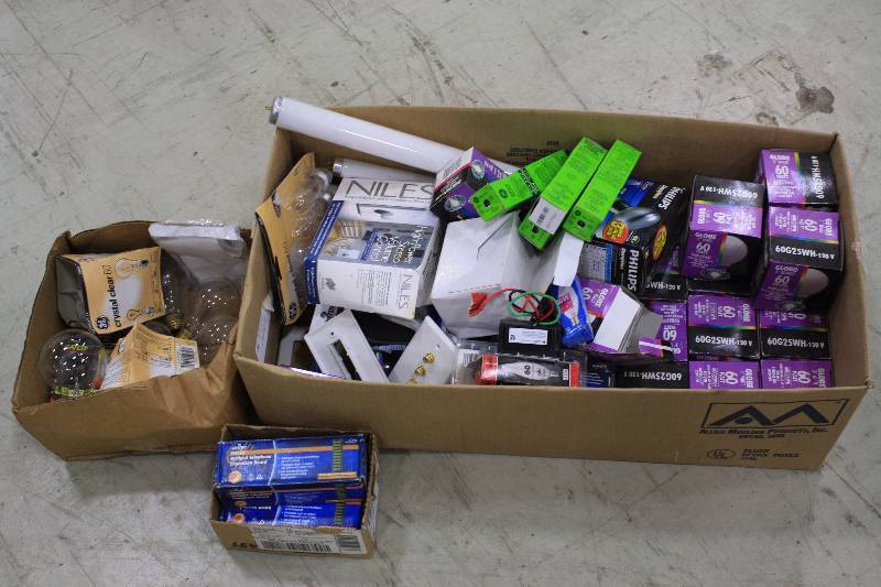 lot 100 image: Large Lot of Variety Pack Light bulbs