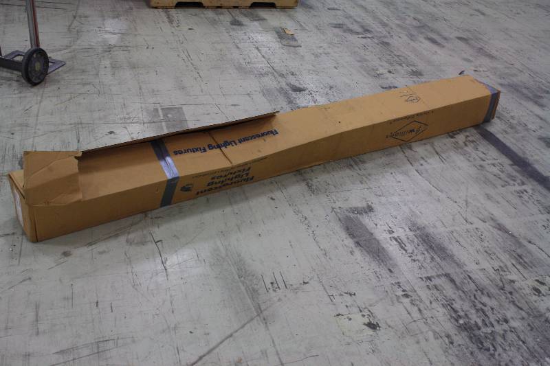 lot 103 image: 8ft Lighting Fixture