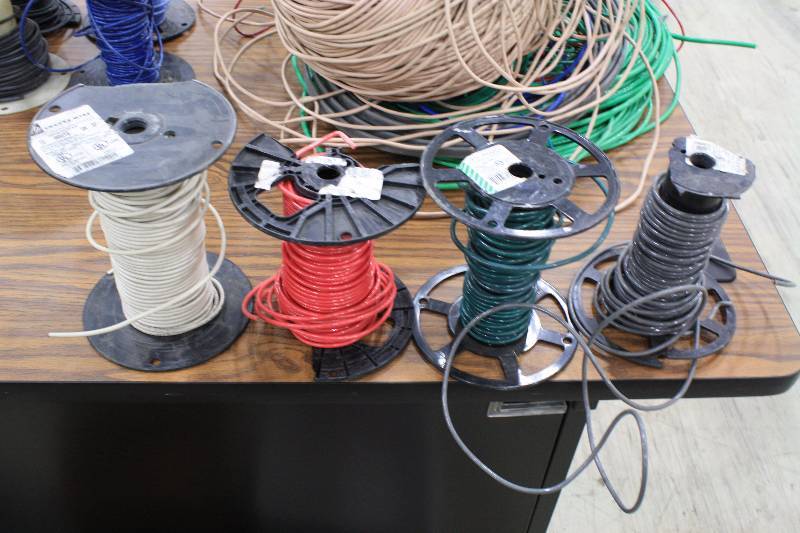 lot 112 image: Lot of 10 AWG Wire