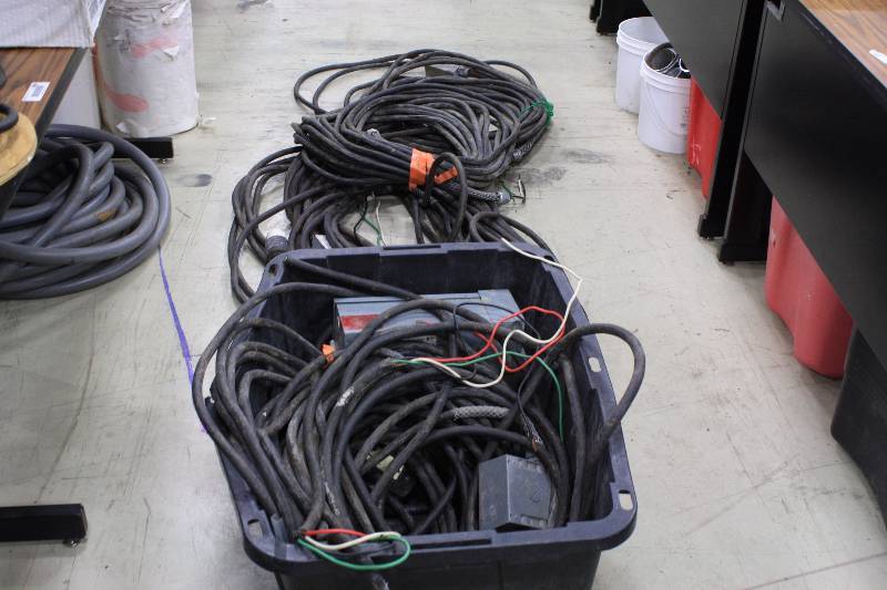 lot 118 image: Large Tote full of Wire