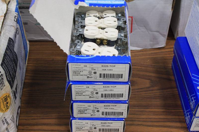 lot 139 image: Leviton 5320-TCP Outlets - New  38 Qty