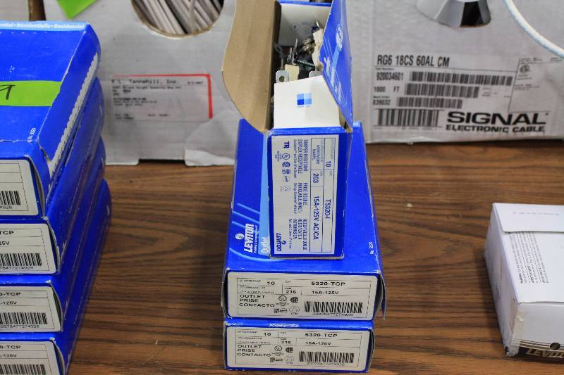 lot 140 image: Leviton 5320-TCP Outlets - New  27 Qty