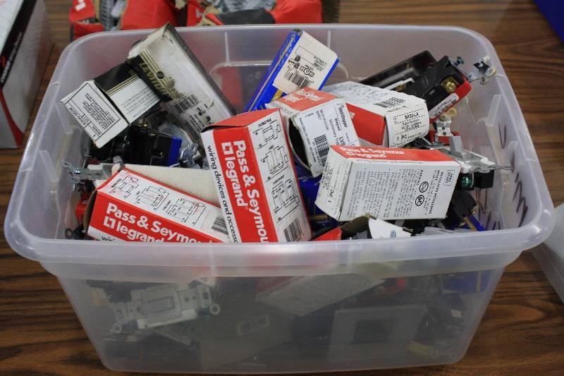 lot 147 image: Large lot of Switches & Receptacles