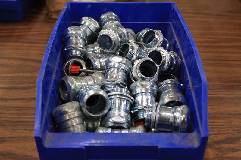 lot 158 image: Steel EMT Compression 34 Connectors - New