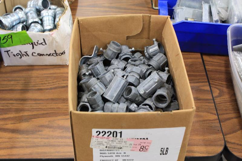 lot 160 image: Box of 34 Connectors - New