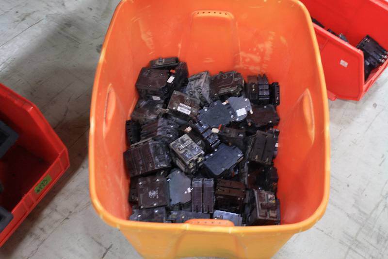 lot 174 image: Tote Full of Breakers