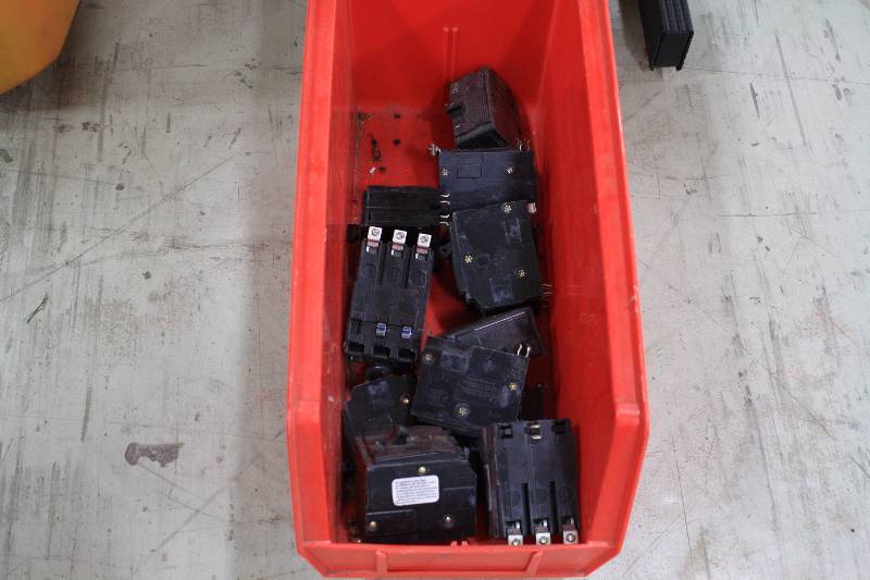 lot 175 image: Assortment of Breakers