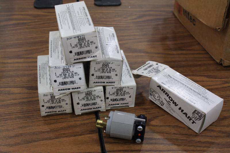 lot 178 image: Cooper Locking Plug New - 7 Qty