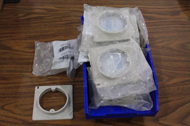 lot 182 image: 2.5 Plastic Mounts