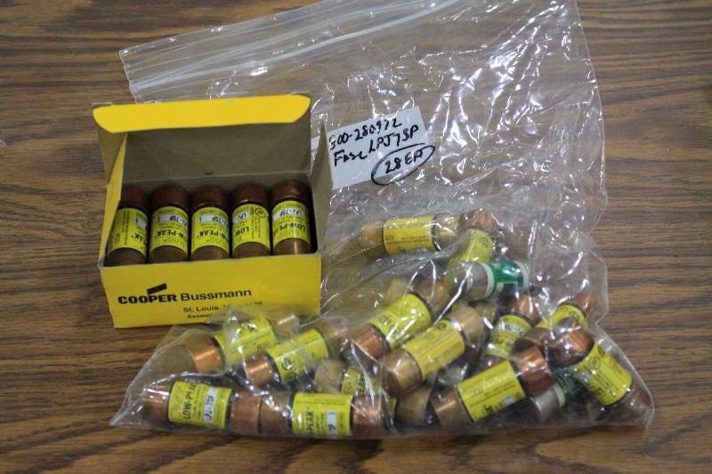 lot 189 image: Buss Low Peak LPJ-7SP Fuses  New 28 Qty