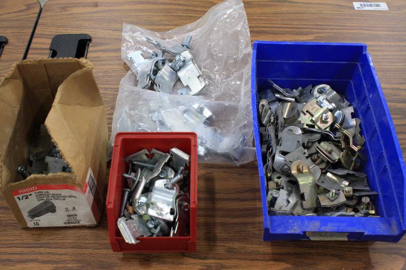 lot 223 image: Assorted lot of Struts - New