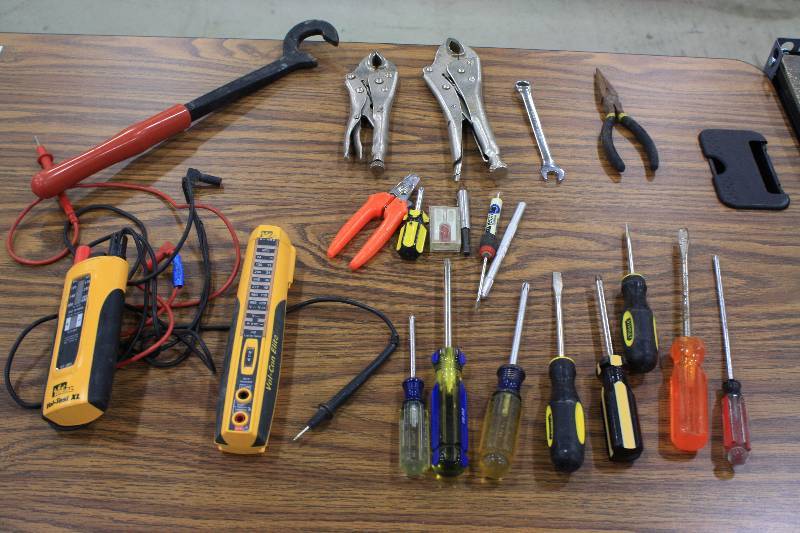 lot 235 image: Miscellaneous Electrical Tools