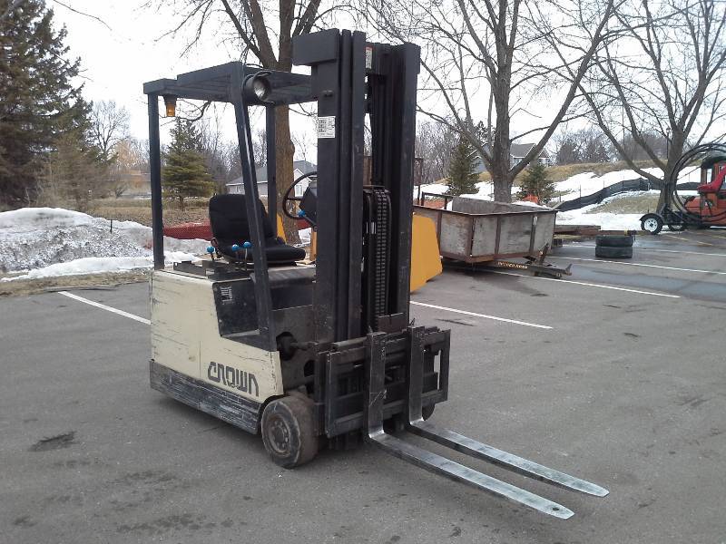 Crown Electric Forklift with Charger