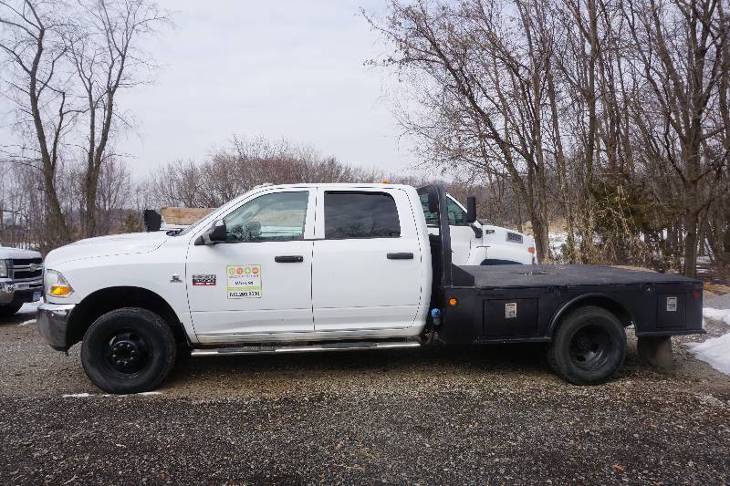 lot 1 image: 2011 Dodge 3500 HD Crew Cab Flat Bed Truck