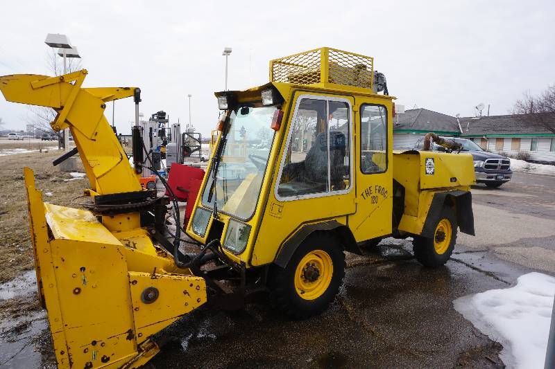 lot 4 image: Bombardier BM-50 4 x 4 Articulating Side Walk Snow Blower With Rear SaltSand Spreader