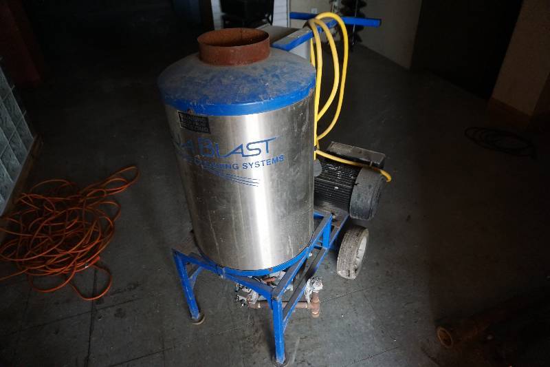 lot 8 image: Aqua Blast 240 Volt Single Phase High Pressure Electric Cleaning System