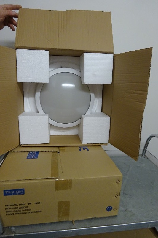 lot 8 image: Lot of 2 Wet Lights