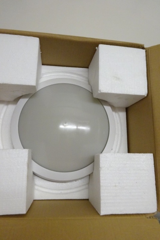 lot 19 image: 1 Wet Light