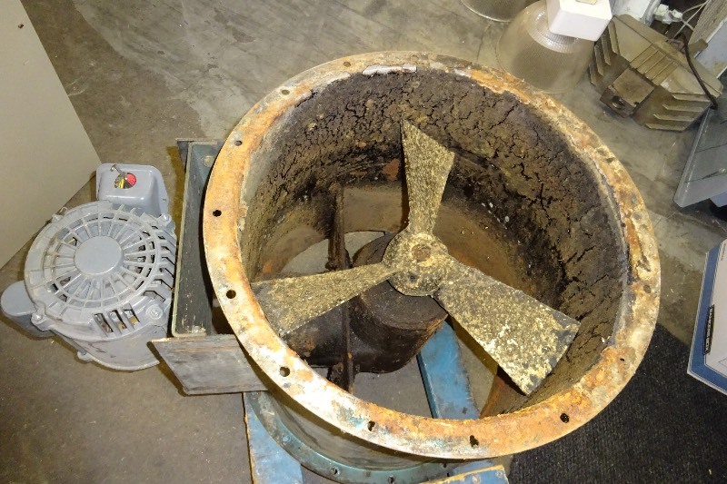 lot 21 image: Big exhaust Motor
