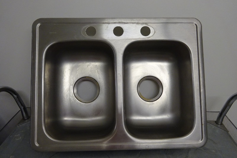 lot 25 image: Lot of 4 stainless steel sinks