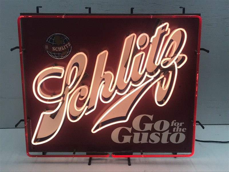 lot 1 image: Schlitz Neon Beer Sign, 27x30 ...