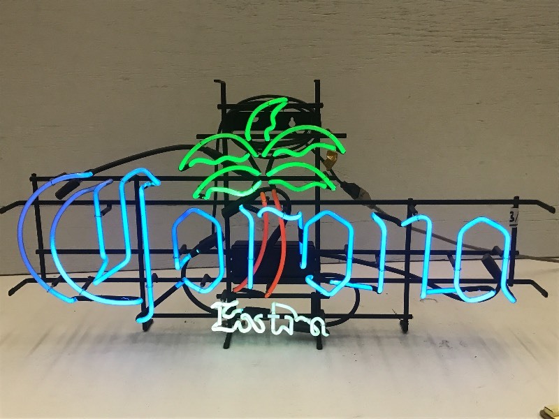 lot 31 image: Corona Extra Neon Beer Sign, 20x40...