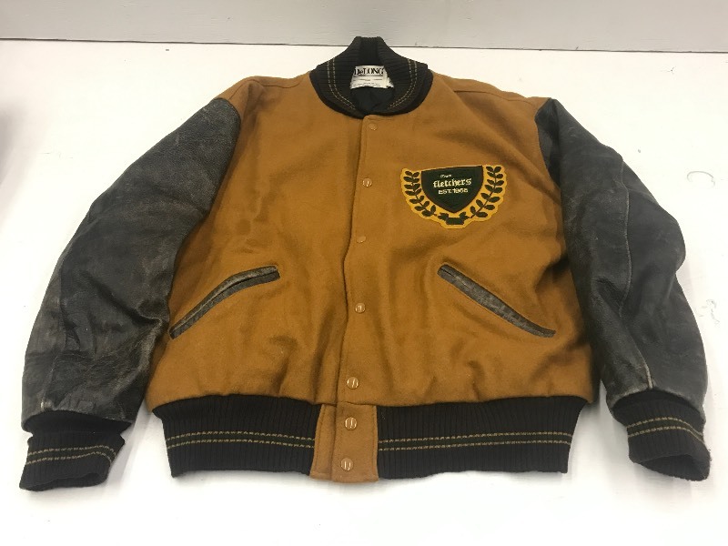 lot 52 image: Vintage DeLong Size XL Leather Jack...