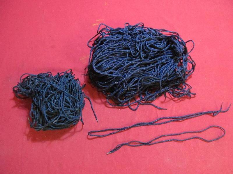 lot 1 image: Draw string cords