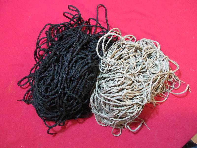 lot 4 image: Draw string cords