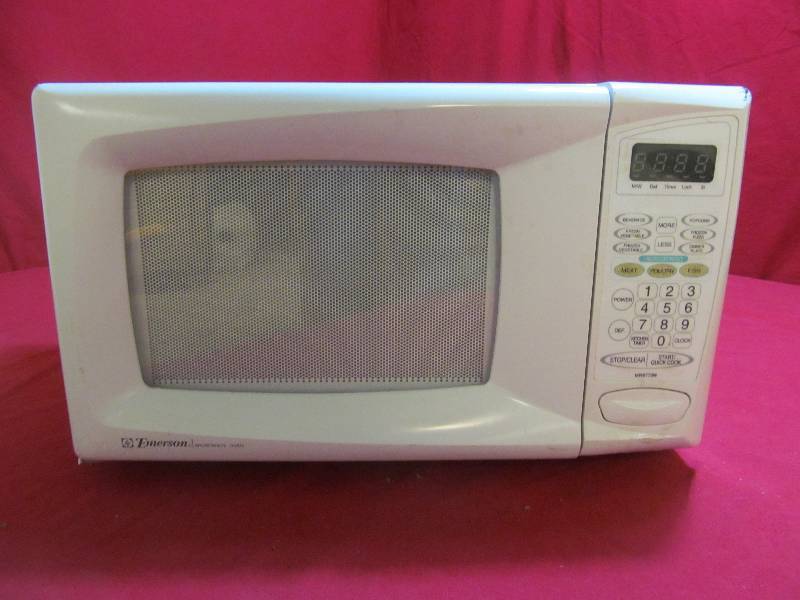 lot 7 image: Emerson microwave