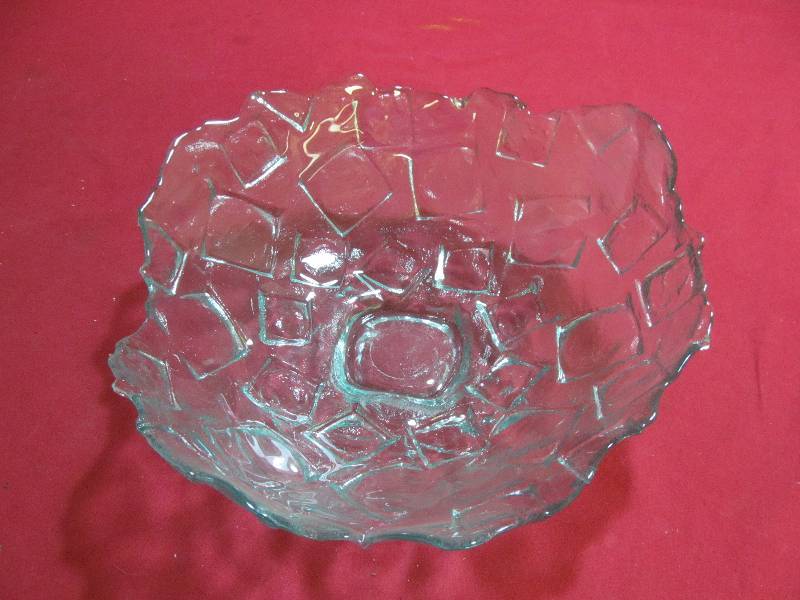 lot 8 image: glass bowl