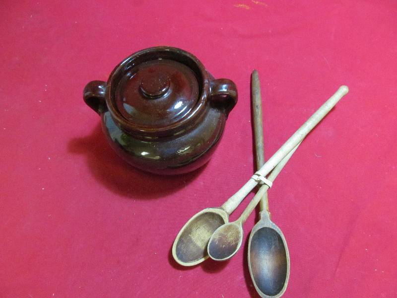 lot 12 image: bean pot, wood spoons