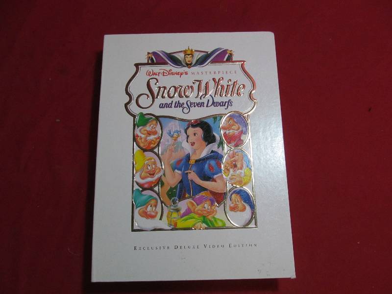 lot 58 image: Walt Disney special edition snow white and seven dwarfs movie