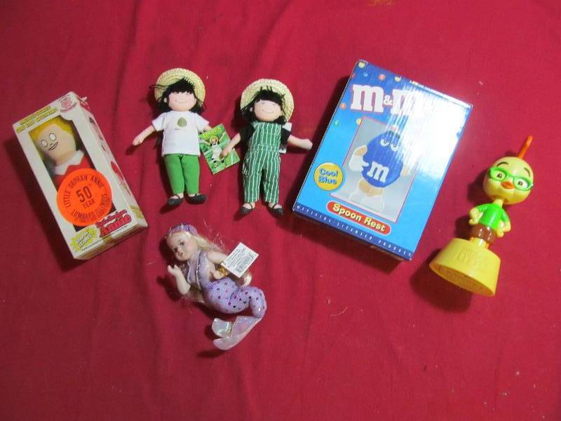 lot 59 image: dolls