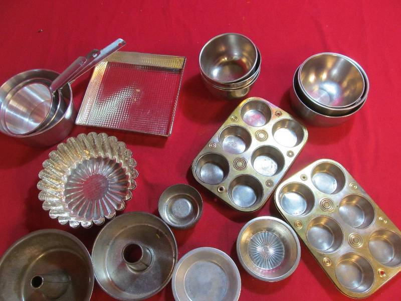 lot 85 image: kitchen ware