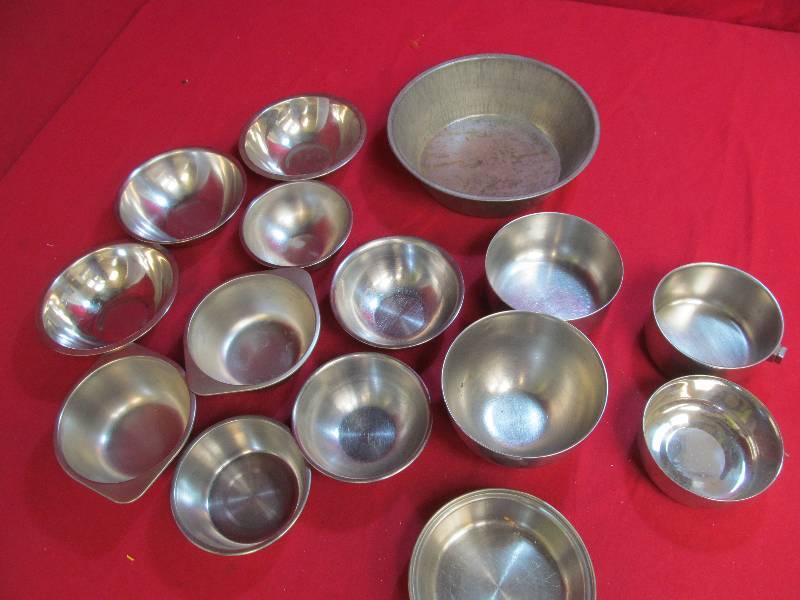 lot 91 image: stainless steel mixing bowls