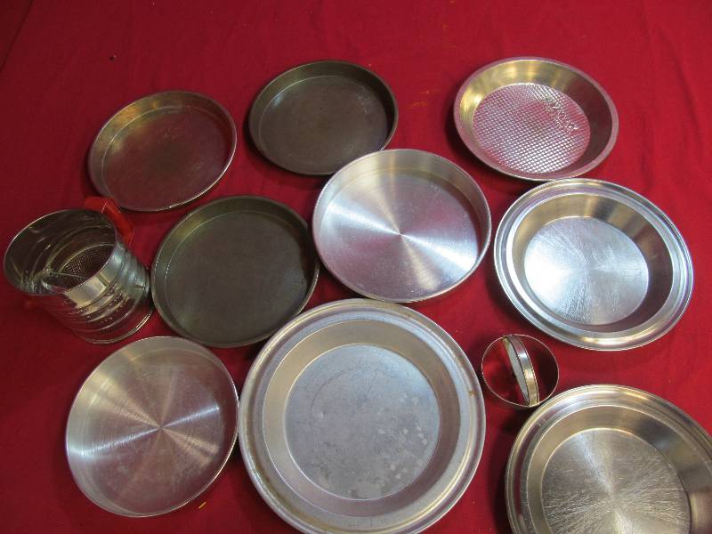 lot 94 image: baking ware