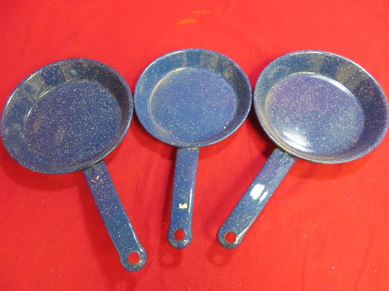 lot 99 image: enamel ware