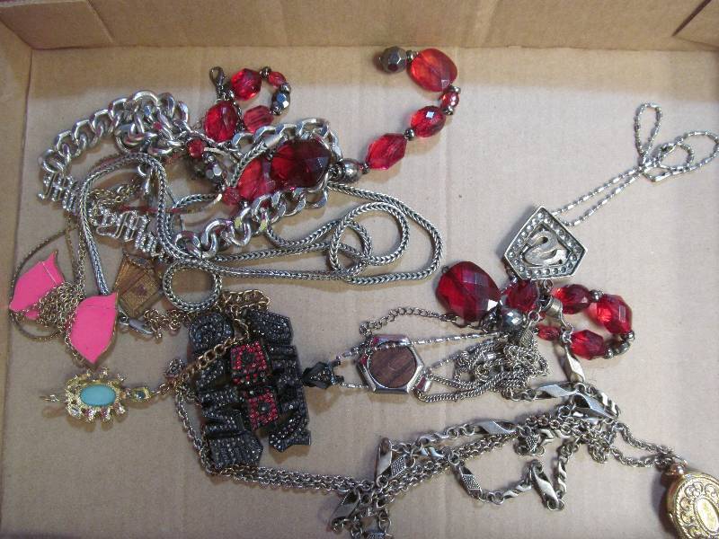 lot 104 image: costume jewelry