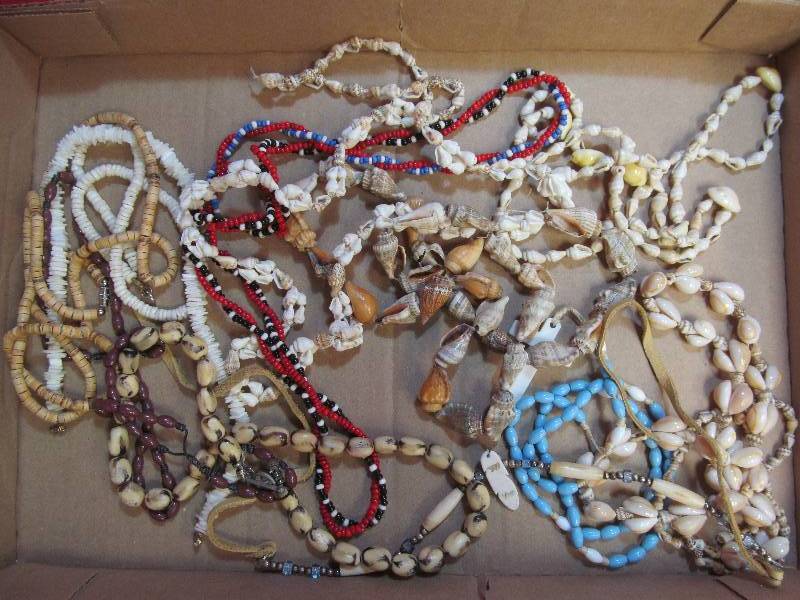 lot 105 image: costume jewelry