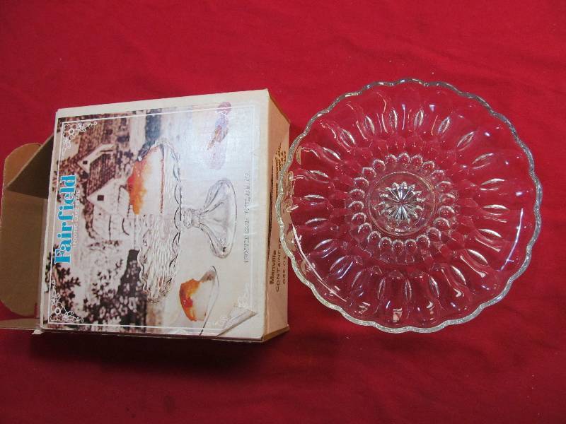 lot 114 image: Fairfield cake plate