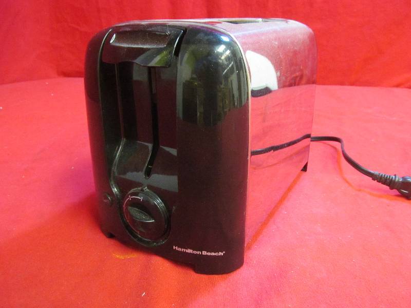lot 115 image: Hamilton Beach toaster