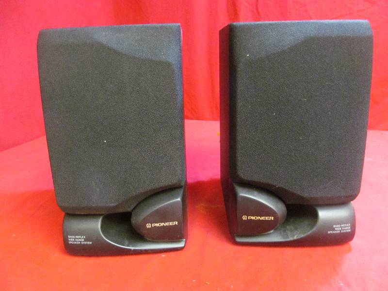 lot 117 image: Pioneer Speakers