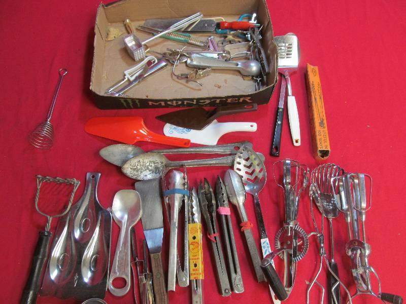 lot 122 image: kitchen utensils